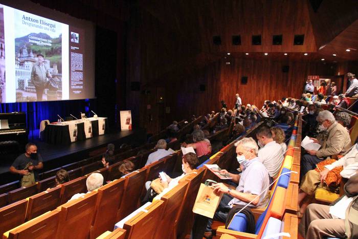 Antxon Elosegiren liburua au 2 1624267772810