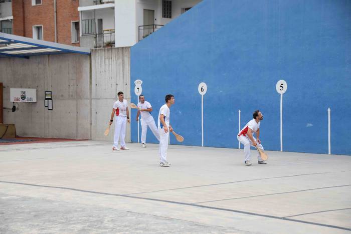 Txapelak jantzi dituzte 52.  16 1627714818420