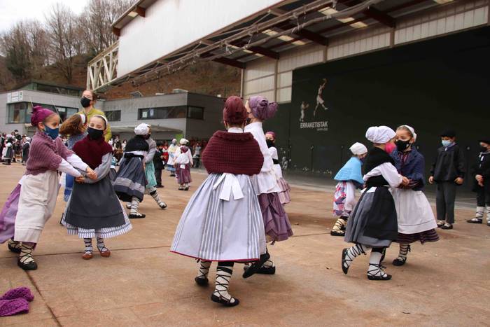 Ibarran Olentzero, Mari Domi 37 1640354250705