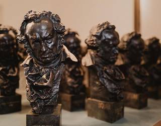 Gure egoei jaten ematen