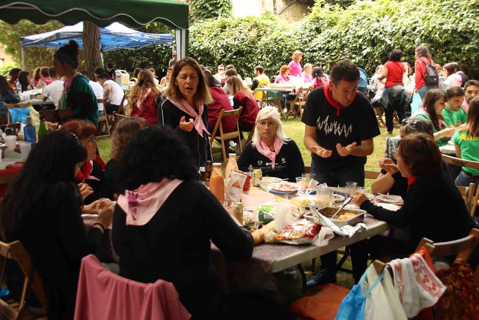 Kuadrillan bazkaltzea bezala 45 1564494485527