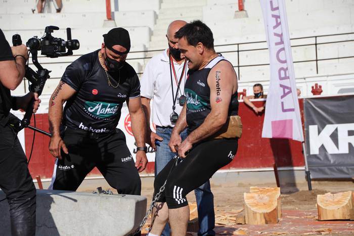 Izetatarrek jantzi dute txap 55 1624130531083