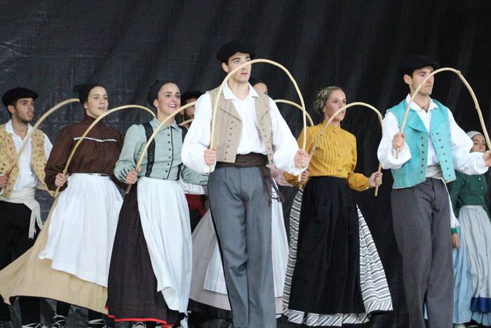 Irurako festak 2015 buruhandiak 50 1443465703162