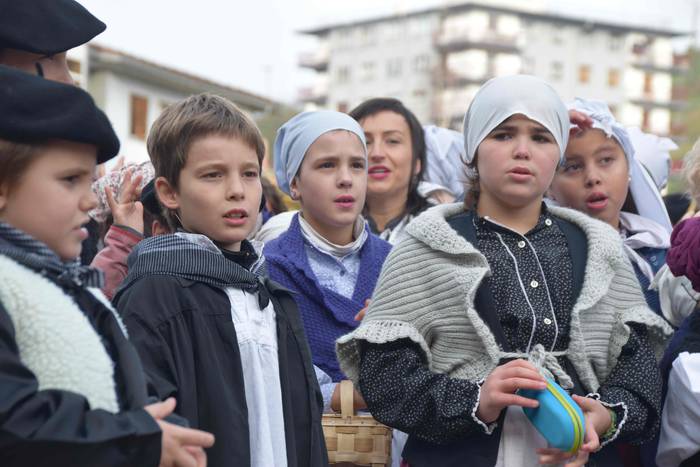 Ibarrako Uzturpe ikastolakoak gabon eskean 35 1545653478643