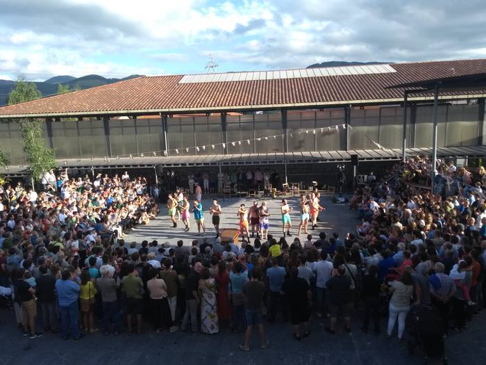 Dantza eta bertsotan igaro d 9 1565942049009