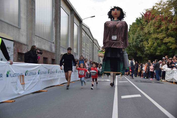 Gozatu egin dute txikienek S 36 1634039492467