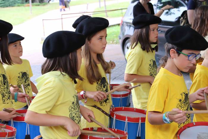 Danbor hotsek hartu dute Ama 52 1562504192826