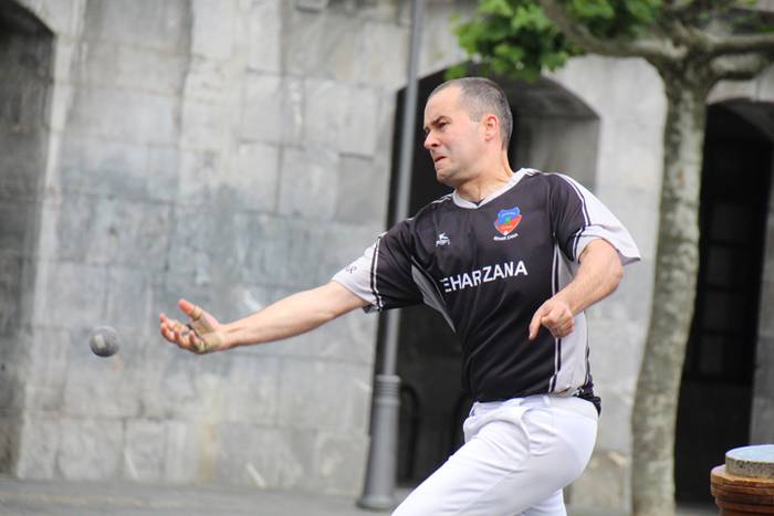 Behar Zana 70. urteurrena errebotea 26 1465127728420