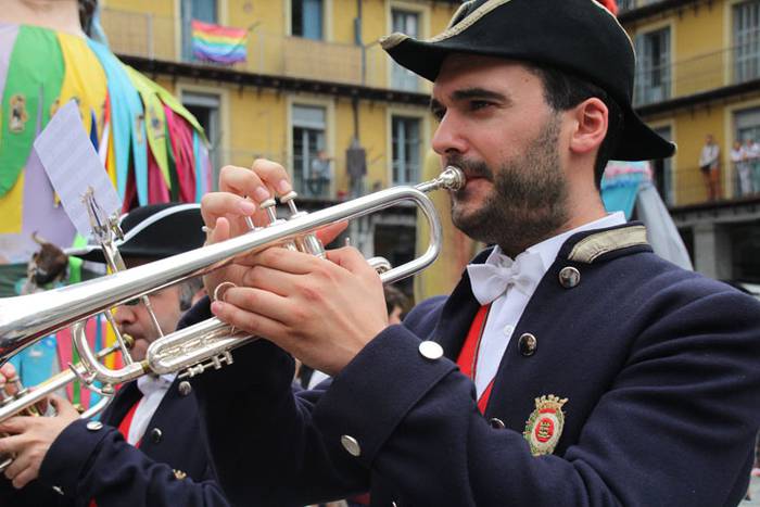 Santuek eta dantzariek poztu 149 1498313011622