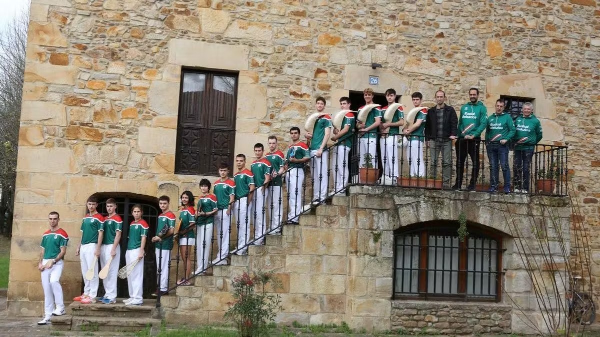 Iparraldeko Pilota Batzordearen mendeurreneko lehiaketan jokatuko dute Irurako xarelariek