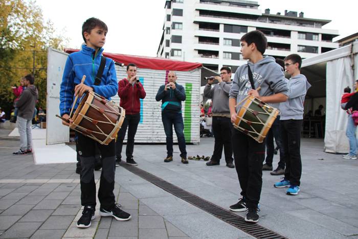 Hasi dira Larramendi auzoko festak 29 1477677343645