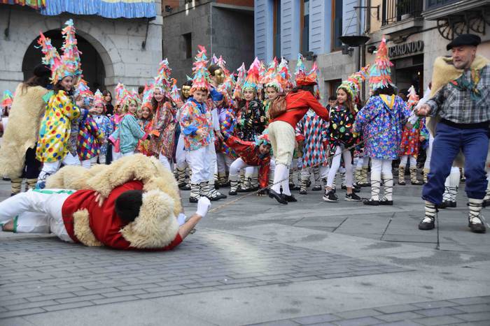 Dantzari txikiek Tolosako ka 13 1551531250933