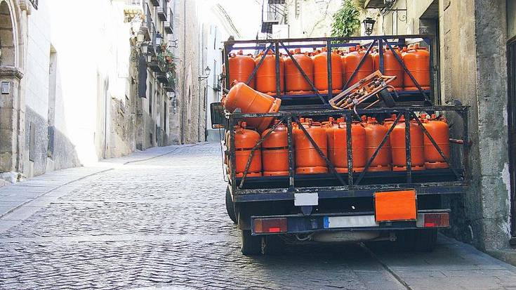 Butano-bonbona ezarritakoa baino prezio altuagoan saltzen ari direla ohartarazi dute