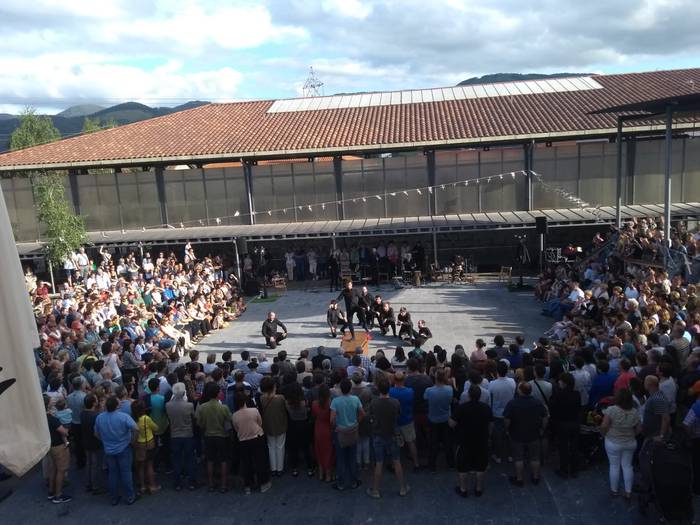 Dantza eta bertsotan igaro d 10 1565942049174