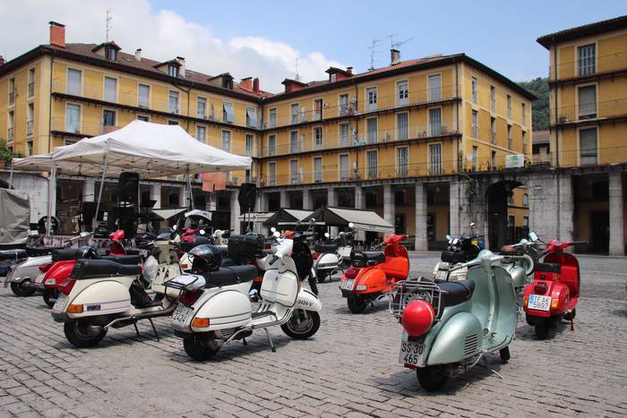 Vespa eta scooter topaketa,  10 1531665897473