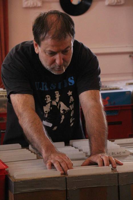 Kasinoan, disko eta liburu a 13 1567859716576