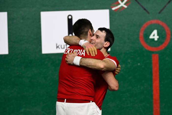 Altuna III.a finalera, Jaka eta Iztueta aukerarik gabe