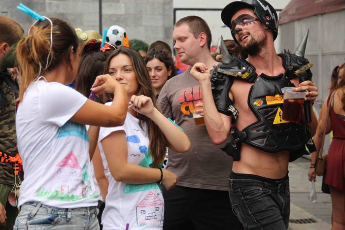 Norberak bere bazkaria, eta  44 1532631222400