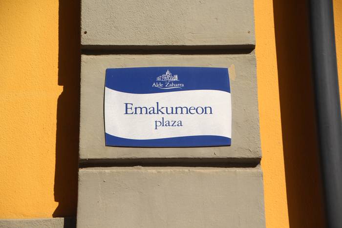 Martxan da Tolosako kale izendegian emakumeak ikusarazteko egitasmoa