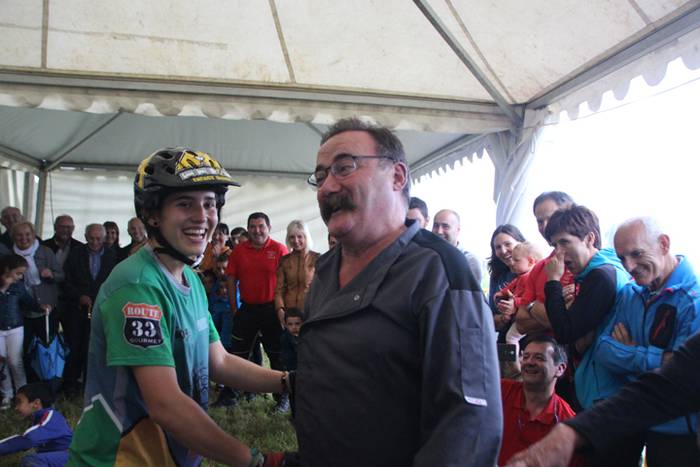 Erakustaldi batekin hasi dir 48 1496515217930