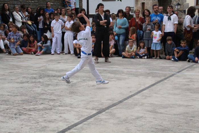 Jaietako egun handia ospatzen ari dira Asteasun 43 1467203755947