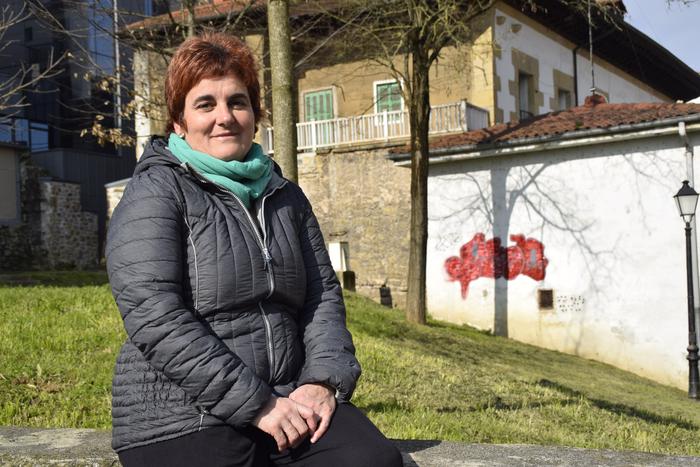 «Emakumeok desikasi egin behar ditugu automatikoki egiten ditugun zaintza lanak»