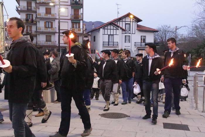 Olentzero eta Mari Domingi 2015 15 1450983294065