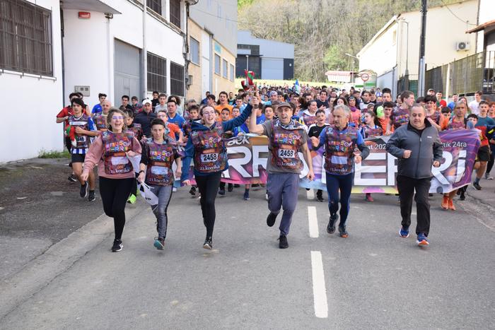 Korrikari harrera egiteko ekitaldiak antolatu dituzte Adunan