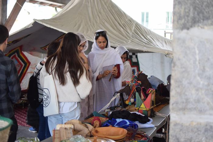 Tifaritira eramateko materiala biltzeko hilabetea