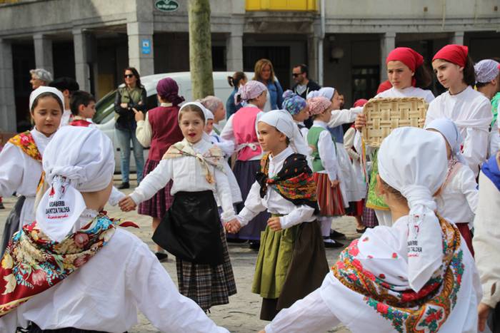 Haurrek alaitu dituzte kalea 9 1494677787611