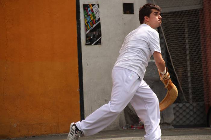 Behar Zana 70. urteurrena errebotea 19 1465127726101