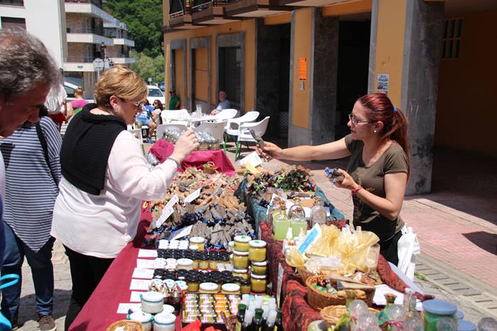 Artisau eta janari azoka iruran 18 1465128726418