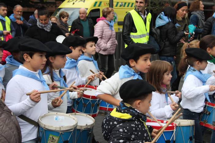 Larramendi auzoko danborrada 24 1540643630521