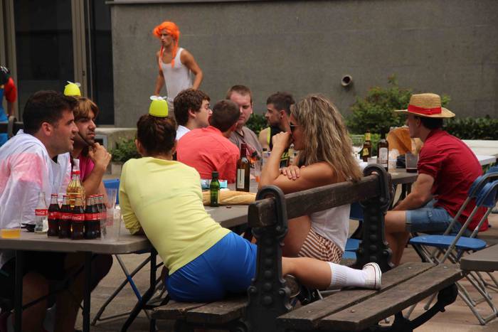 Norberak bere bazkaria, eta  17 1532630662035