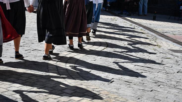 Gazte guztiak dantzan