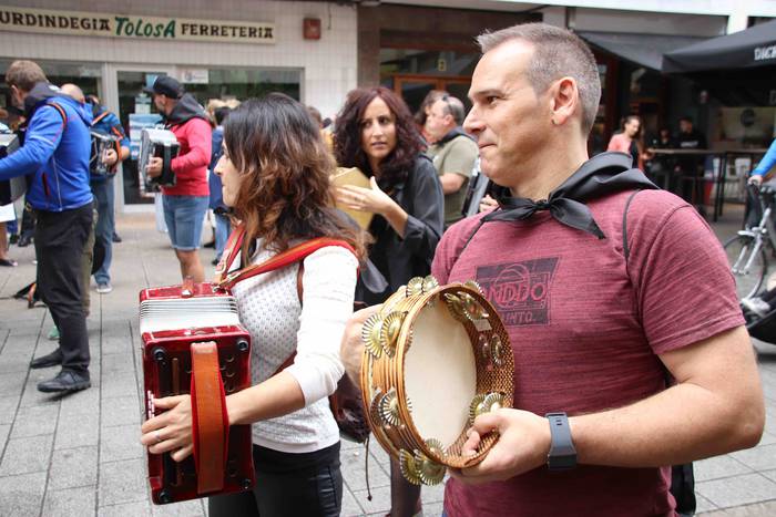 Hauspoa trikitiari 40 1570286810880