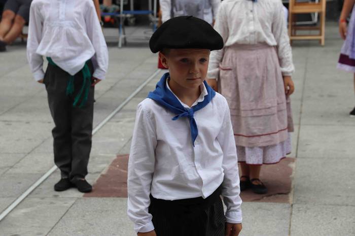 Dantzak, txistuak eta trikit 3 1565549069411