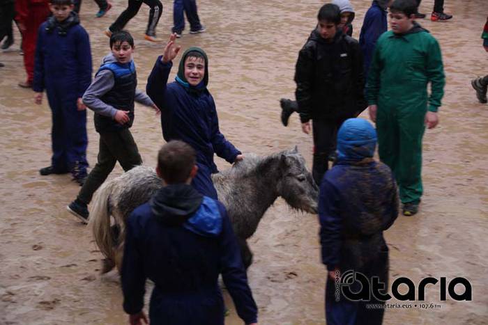 Eguraldi txarrak ez ditu ina 42 1518199285602