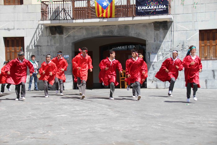 Emakumeak Adunako Axeri-dantzan, lehen aldiz - 103