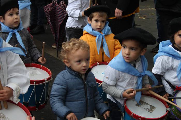 Larramendi auzoko danborrada 2 1540643311515