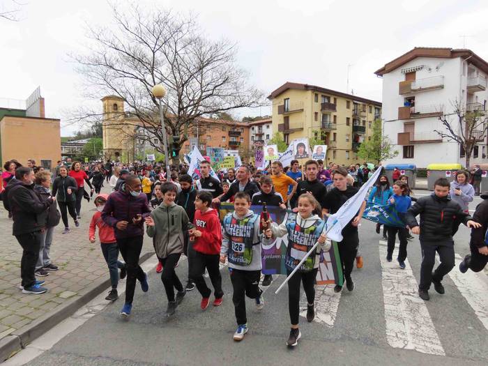 korrika, furgonetatik, Aizto 59 1649421642036