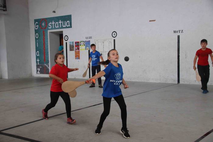 Txikiek pilotari handiak dir 56 1565875102883