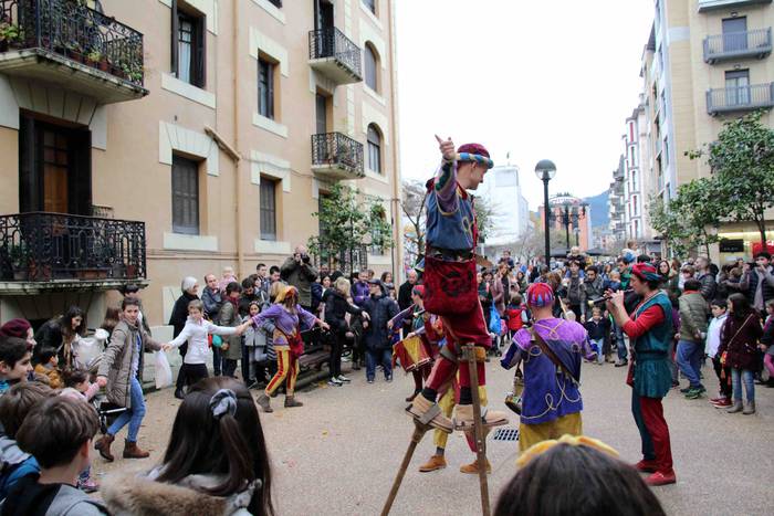 Erdi Arora bidaia, dantzan 7 1575118889079