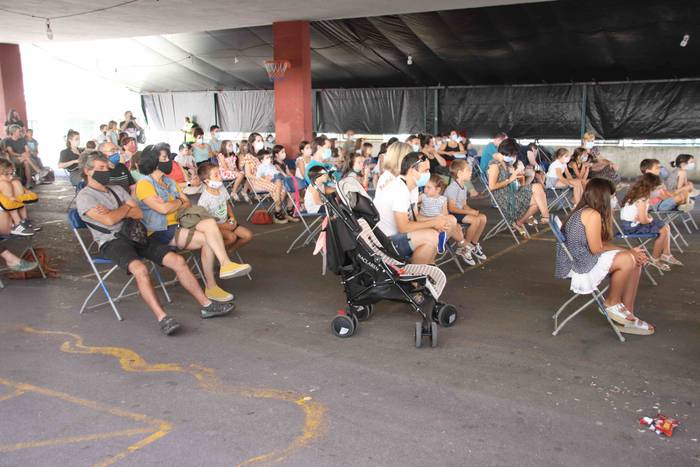 Kale antzerkia egin dute Vil 2 1595680088520