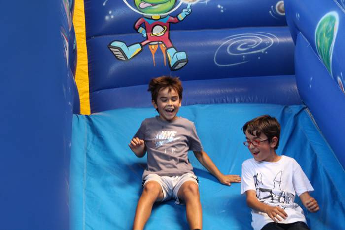 Helduak mahaiaren bueltan, e 27 1502640743957