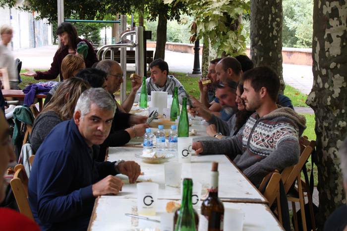 Paellaren bueltan elkarturik 1 1505659305604