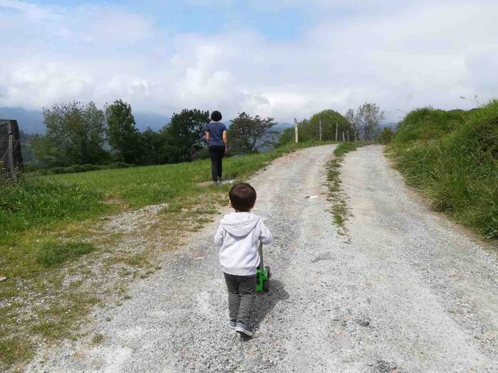 Haurrak kalera atera dira 40 1587900348594