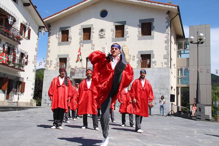 Axeriak dantzan Adunan 56 1471261049374