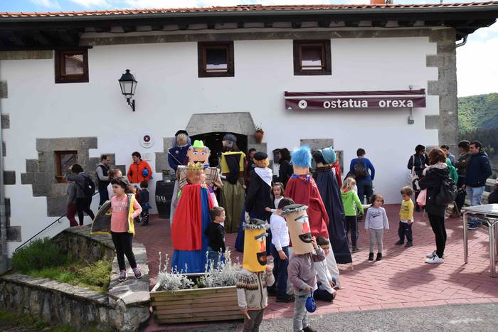 Haurrek egindako erraldoiek  21 1556984218419