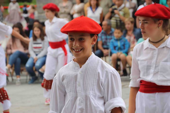 Dantzak, txistuak eta trikit 102 1565549132124